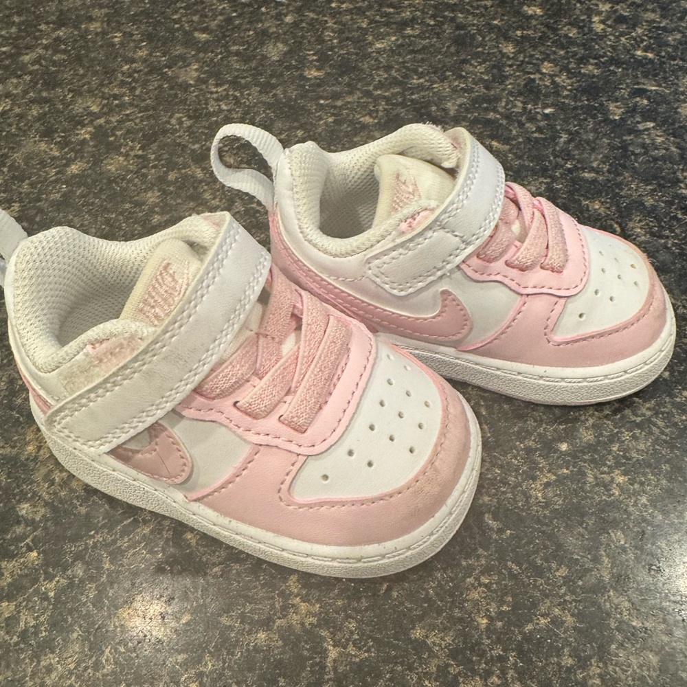 Baby girl Nike size 2C